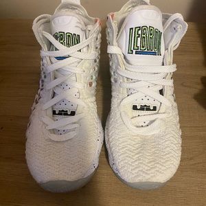 Nike Lebron 17’ Air Command Force  Grade school boys size 4